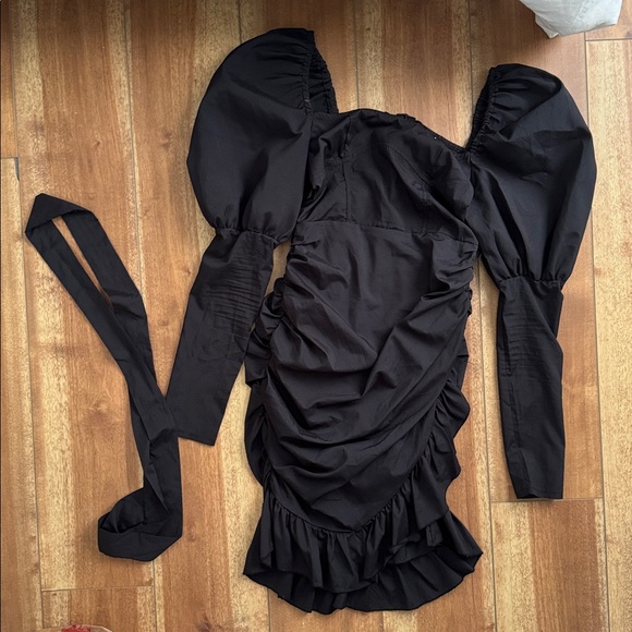 PrettyLittleThing Black Puff Sleeve Ruched Wrap Bodycon Dress - Picture 4 of 4